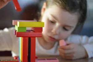 Pomysłowe zabawki B. Toys dobre dla rozwoju dziecka